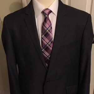 Kenneth Cole 46L Suit
